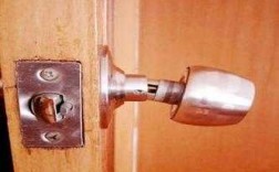 怎么把一个没有锁的门上锁（没有门锁怎么把房间锁起来）