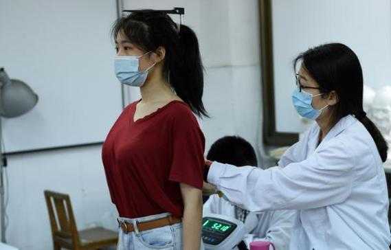 重庆高考体检抽血多少（2021重庆高考体检要裸检吗）-图1